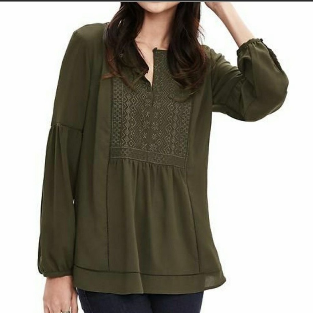 Banana Republic long sleeved embroidered top